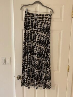 LuLaRoe Black and White Abstract Print Maxi Skirt / convertible dress. XS